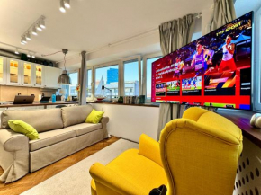 SILVER AirCondition WiFi 1Gbs 85'TV Netflix, Warsaw